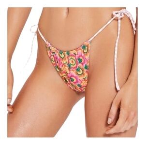 VDM The Label - Reversible Marley Bottom - Mod Floral
/ Candy Stripe NWT